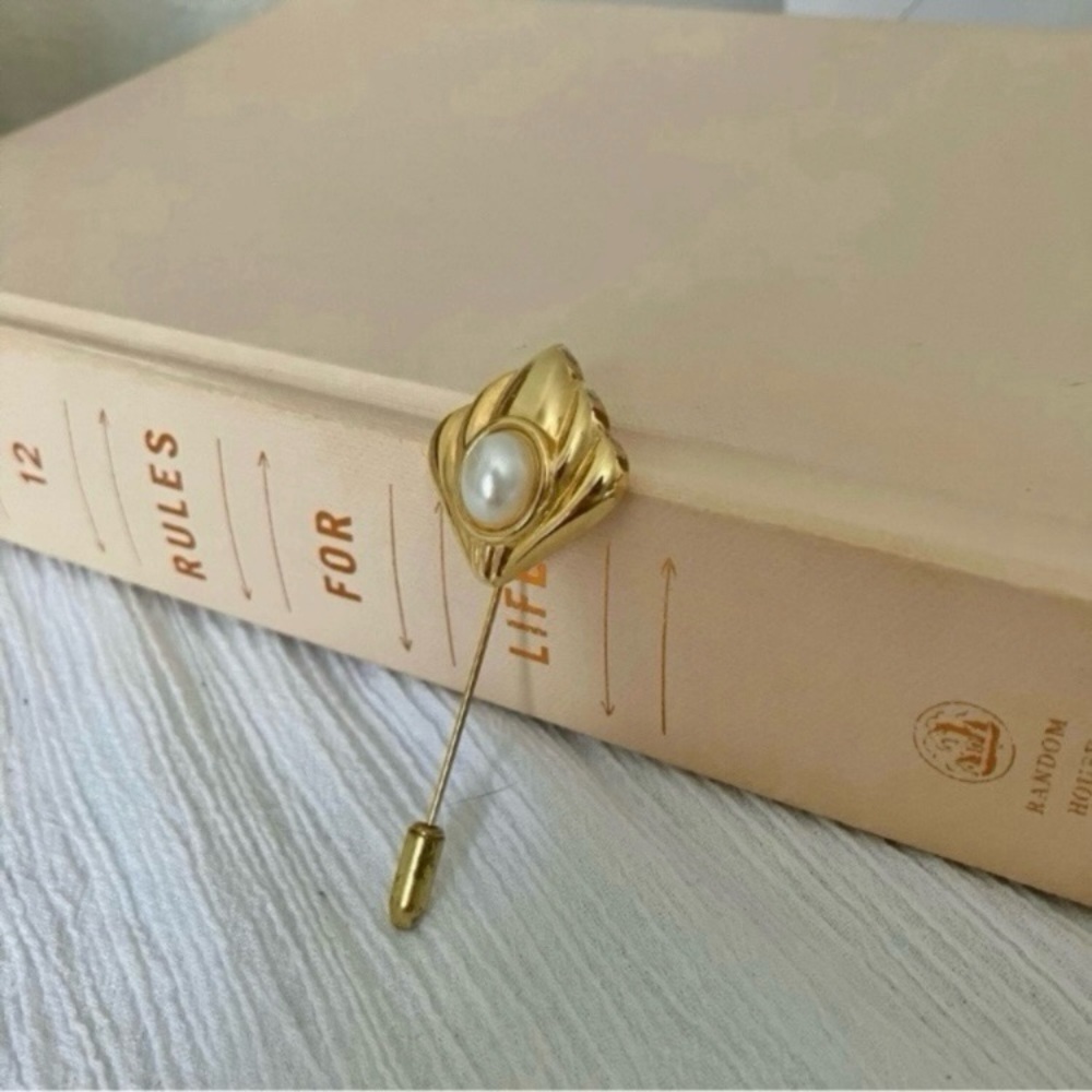 Shell Pearl Pin Brooch Hat Pin Vintage Gold Tone  “Brigette” Accessory Classic